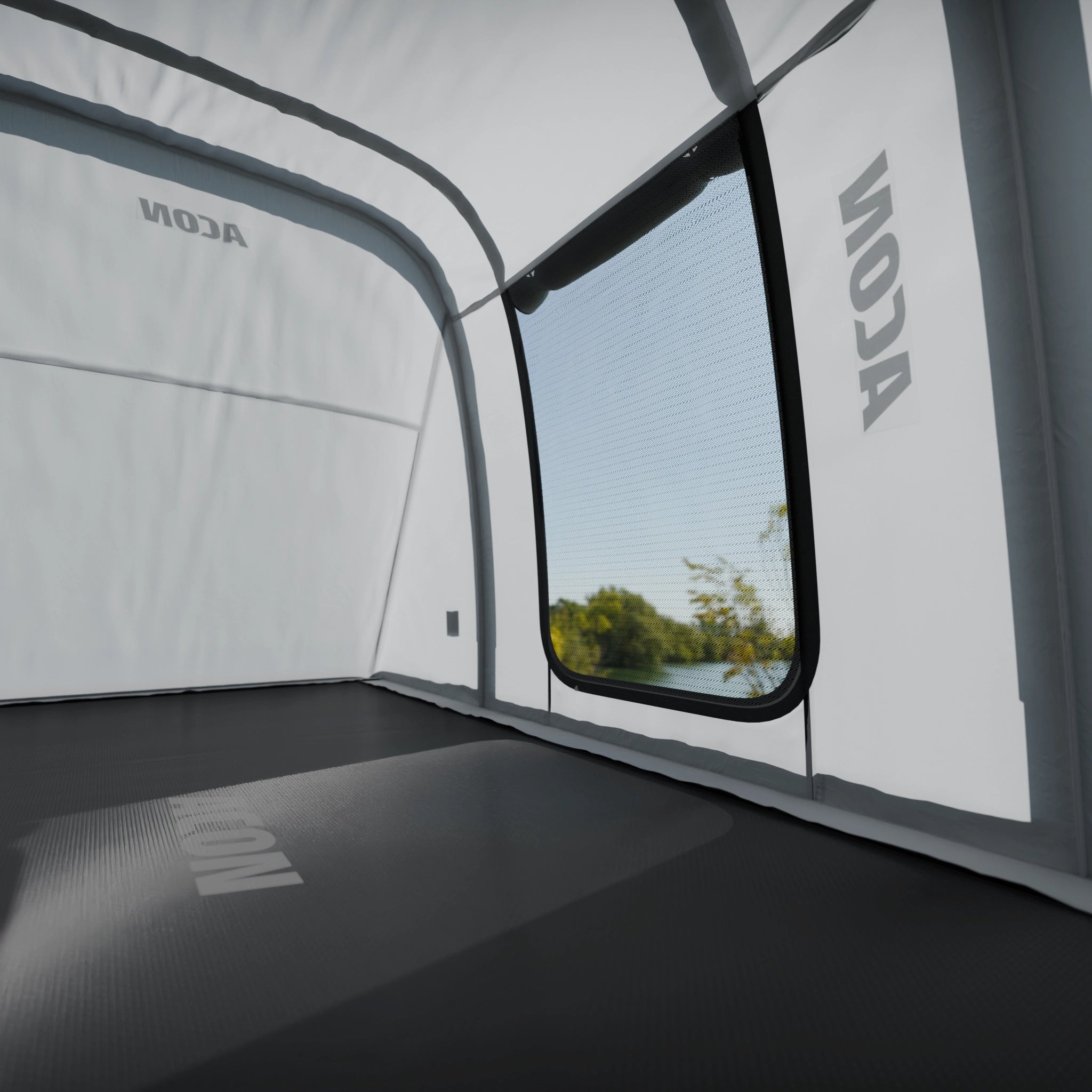Blick aus dem Inneren des Acon Rectangular Trampolin Zeltes.