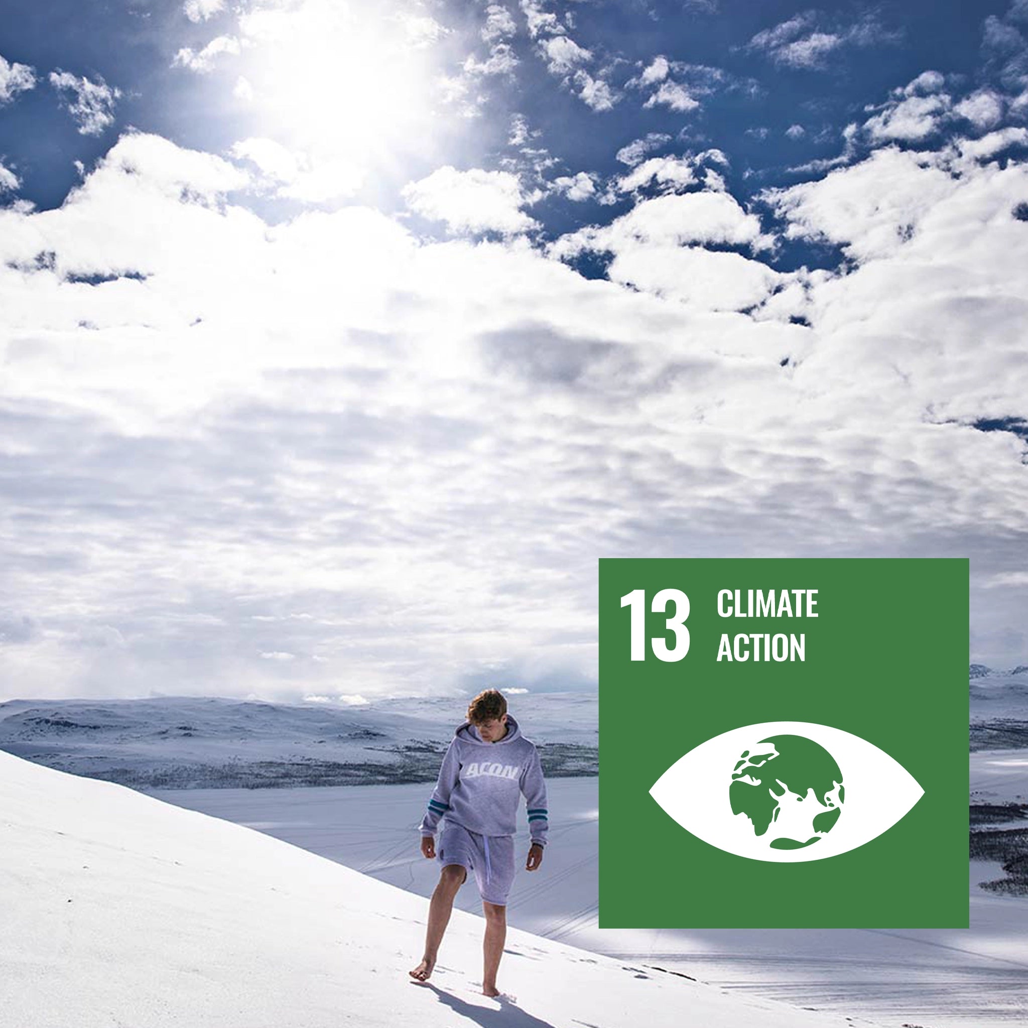 Eine sonnige Schneelandschaft in den Fjällen Lapplands. Das Bild zeigt das UN-Nachhaltigkeitszeichen 13 - Maßnahmen zum Klimaschutz.