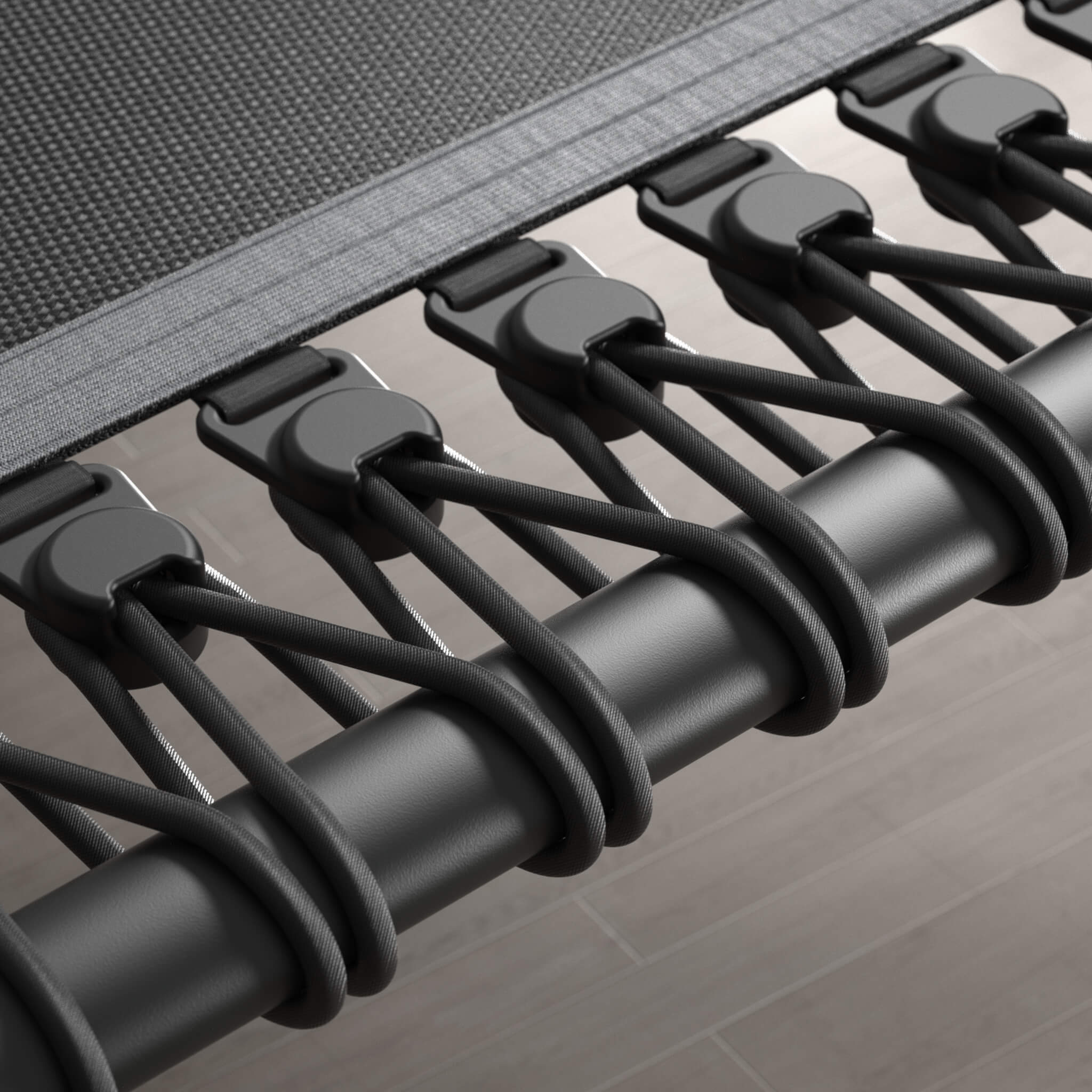 Nahaufnahme der Bungee-Seile eines schwarzen, sechseckigen Acon FIT-Rebounders.