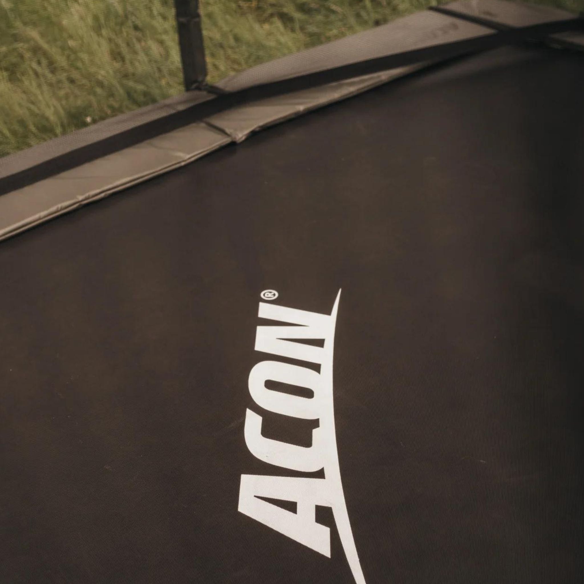 Acon Trampolin closeup im Freien