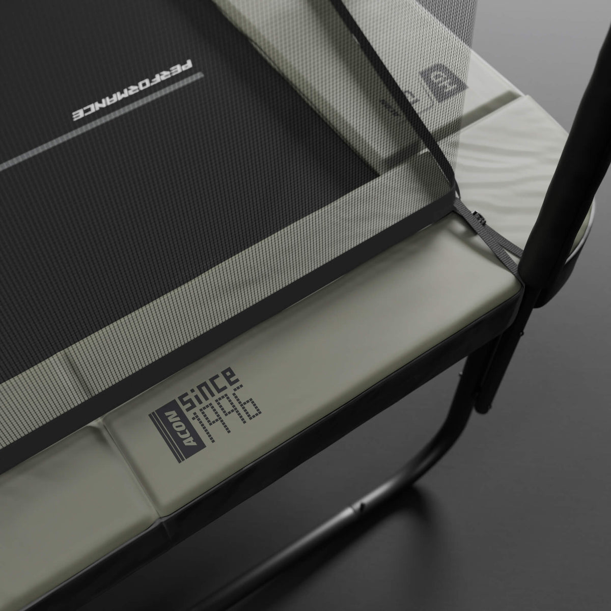 Detail der Polsterung des Acon 13 HD PRO Trampolins.