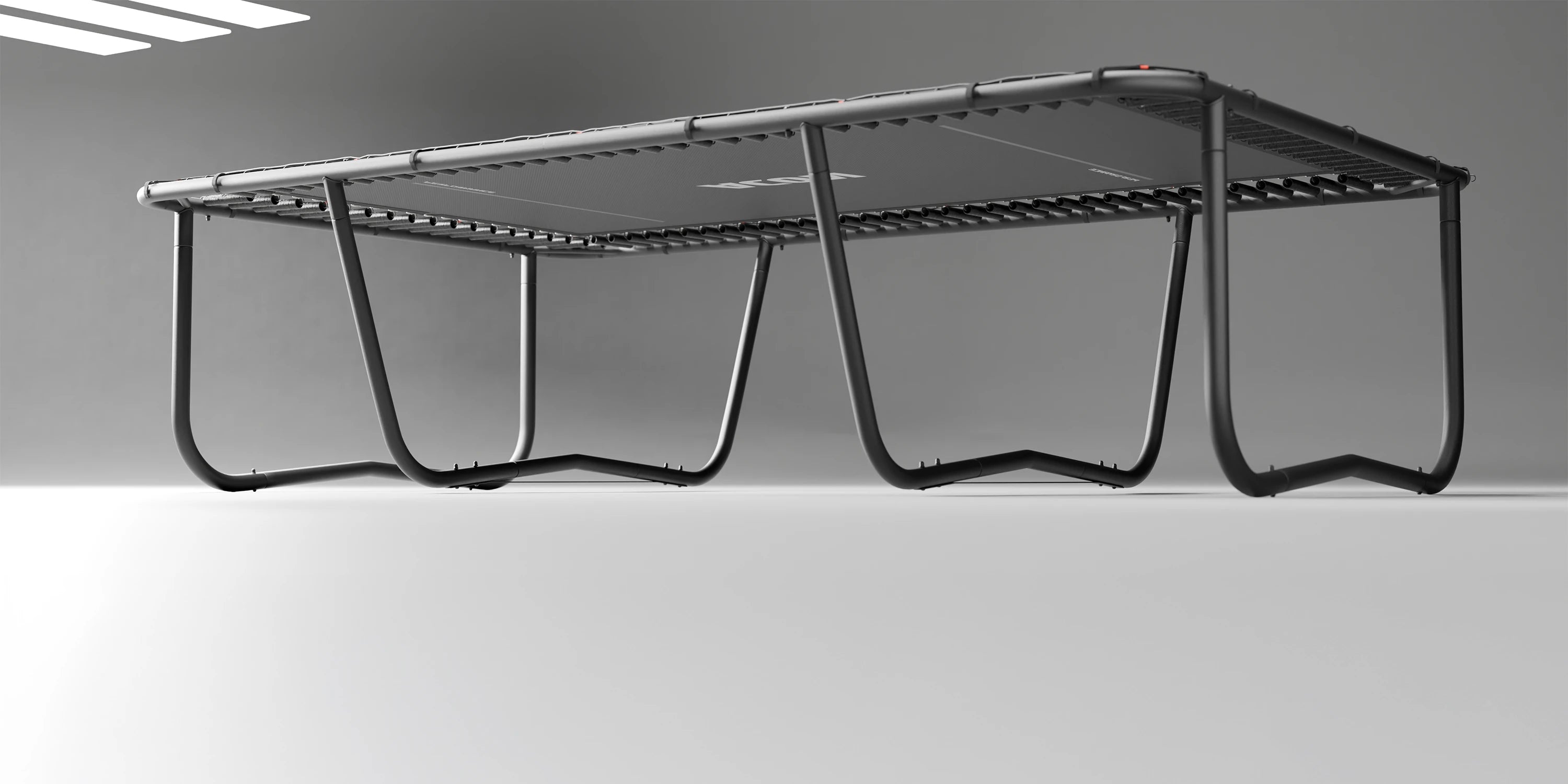 Acon 13 HD Pro-Trampolin aus der Froschperspektive gesehen.