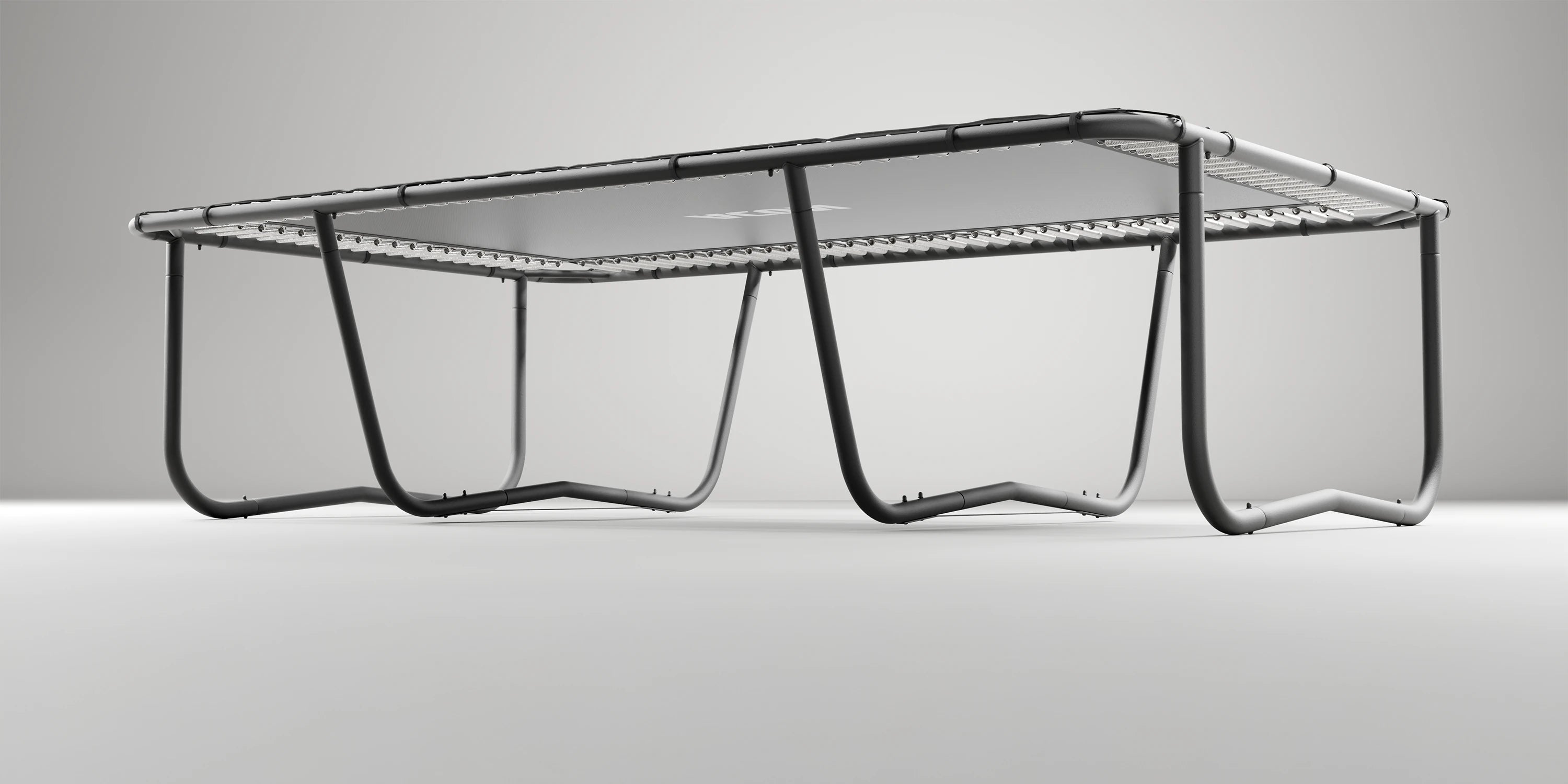 13-HD-Trampolin aus der Froschperspektive gesehen.
