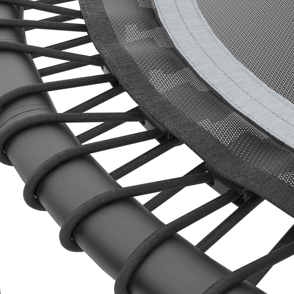 Nahaufnahme der schwarzen Bungee-Federn des ACON FIT 1,12m runden Trampolins.