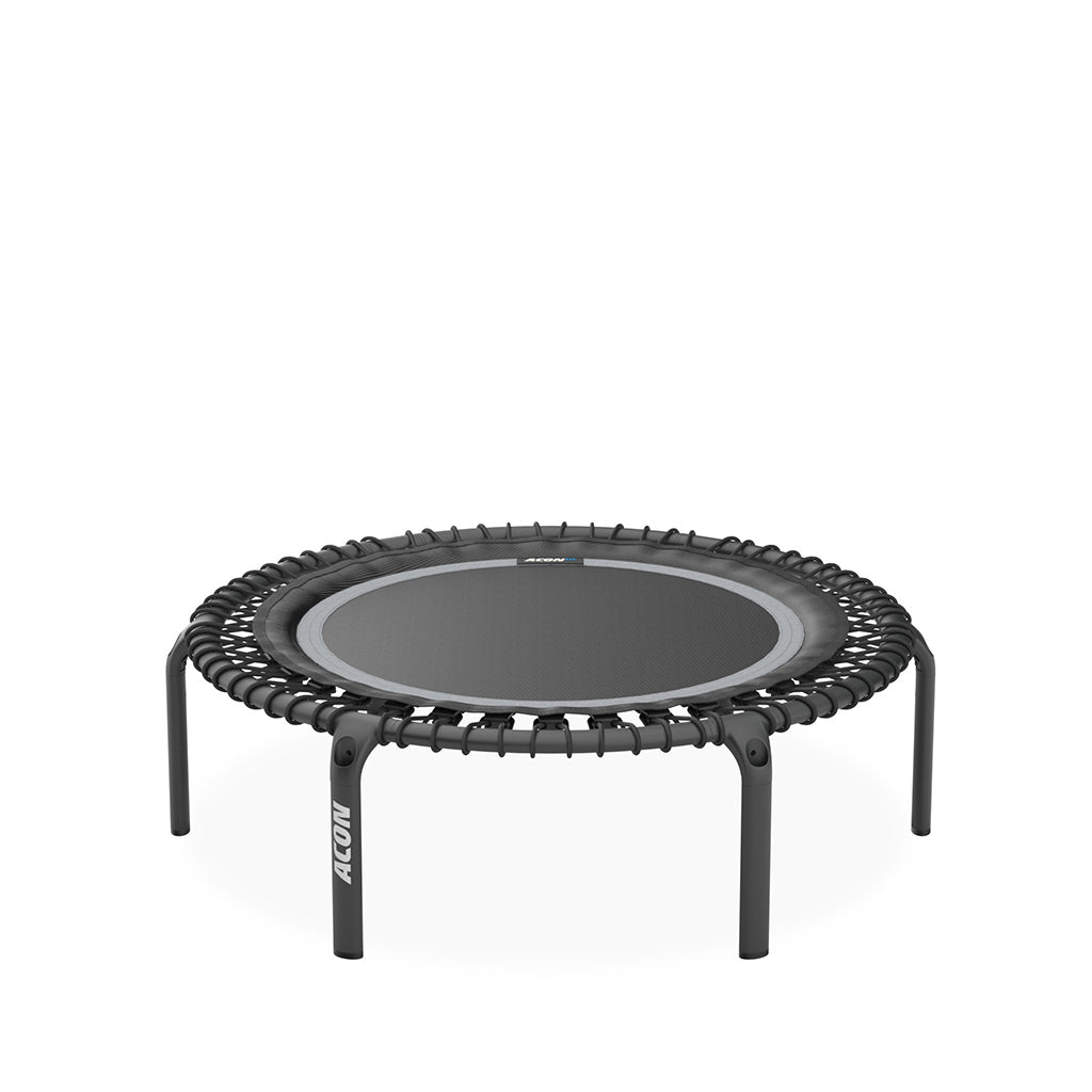 Schwarzes ACON FIT 1,12m rundes Trampolin mit weißem Boden.