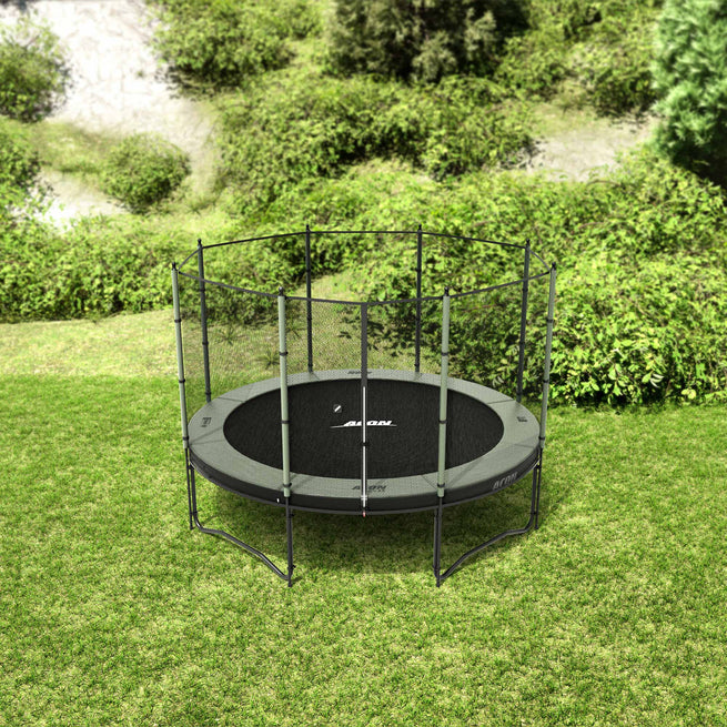 Acon Air 3,7 m Trampolin mit Standard-Sicherheitsnetz in einem Garten