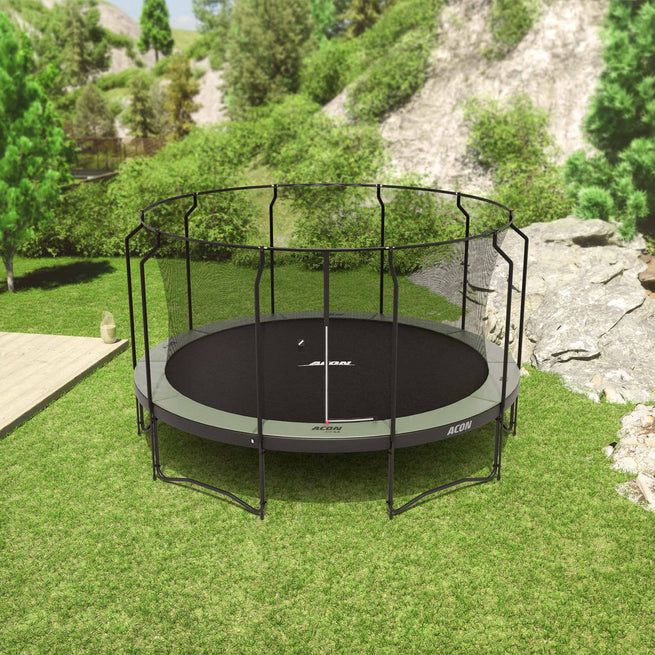 Rundes Acon 4,6-m-Trampolin im Garten