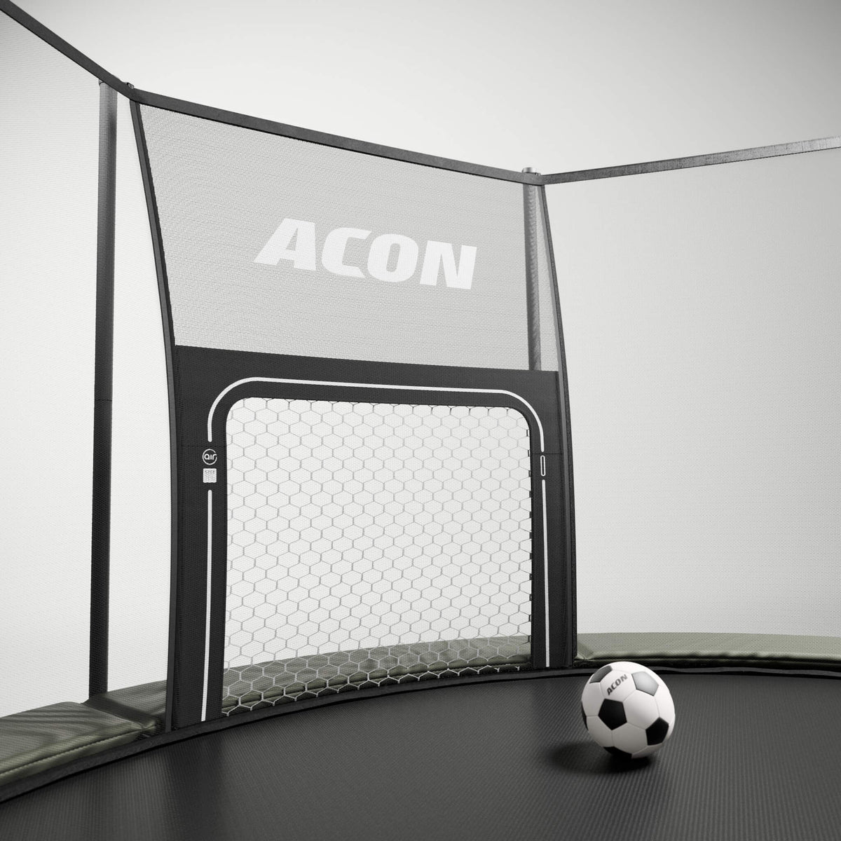 ACON Air Fußballtor für ACON Air Rundtrampoline installiert an einem ACON Air Rundtrampolin vor grauem Hintergrund.
