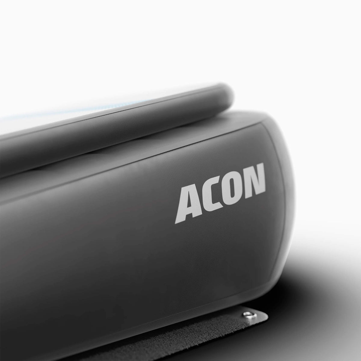 Detailansicht des ACON Logos auf dem Basis-Keil.
