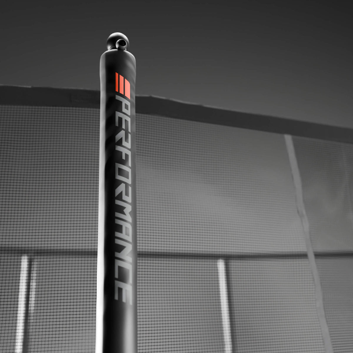 Detail des Sicherheitsnetzpfostens des Acon HD PRO Trampolins.