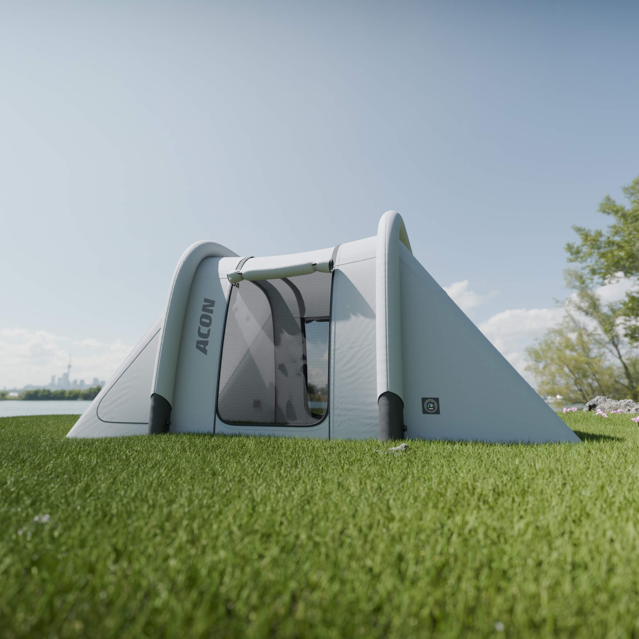Aufgebautes ACON Trampolin-Zelt auf einer grünen Wiese bei blauem Himmel – modernes Design mit großzügigem Innenraum.