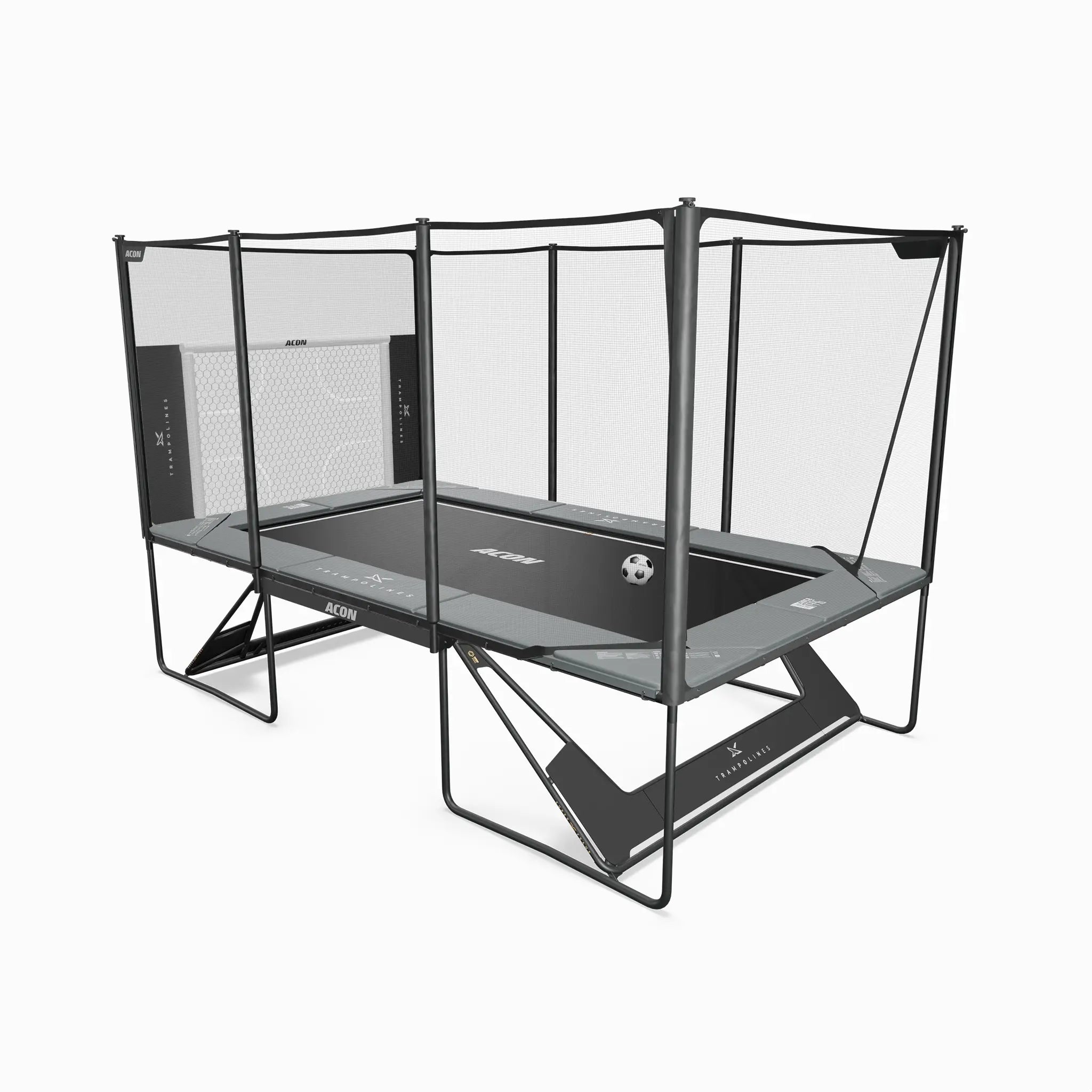 Rechteckiges Acon X Trampolin mit Trampoline Soccer Goal vor weißem Hintergrund.