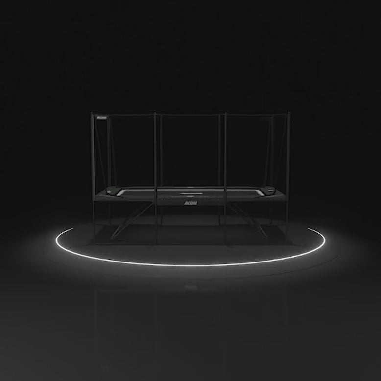 Acon X Trampolin mit Basketballkorb und Fußballtor in einer Produktanimation.