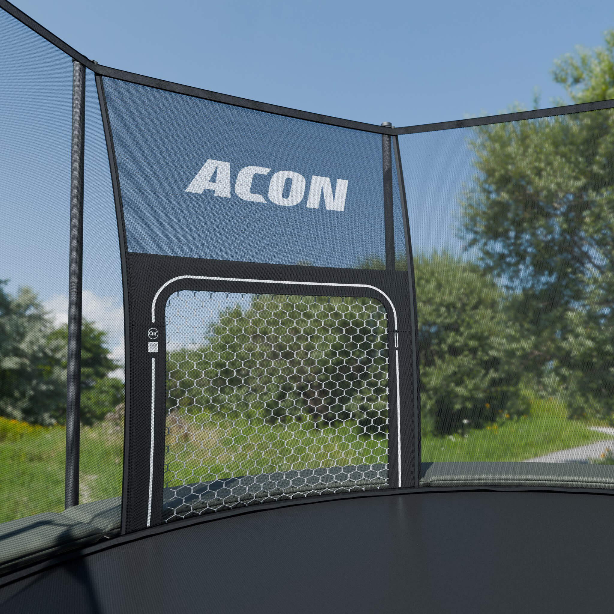 ACON Air Fußballtor für ACON Air Rundtrampoline montiert an einem ACON Air Rundtrampolin im Freien.