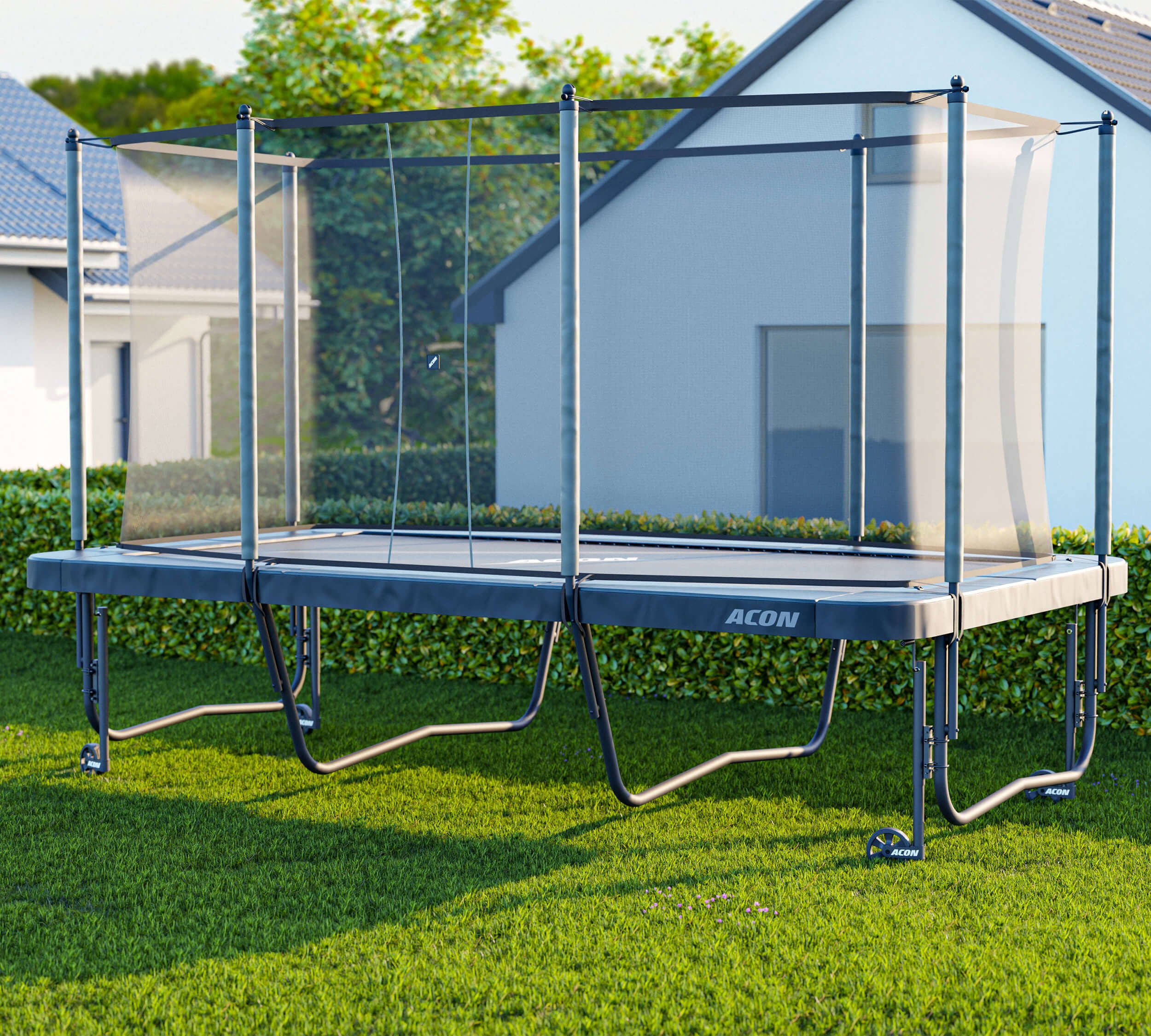 Ein rechteckiges Trampolin, das mit Acon Trampolinrädern angehoben wird.