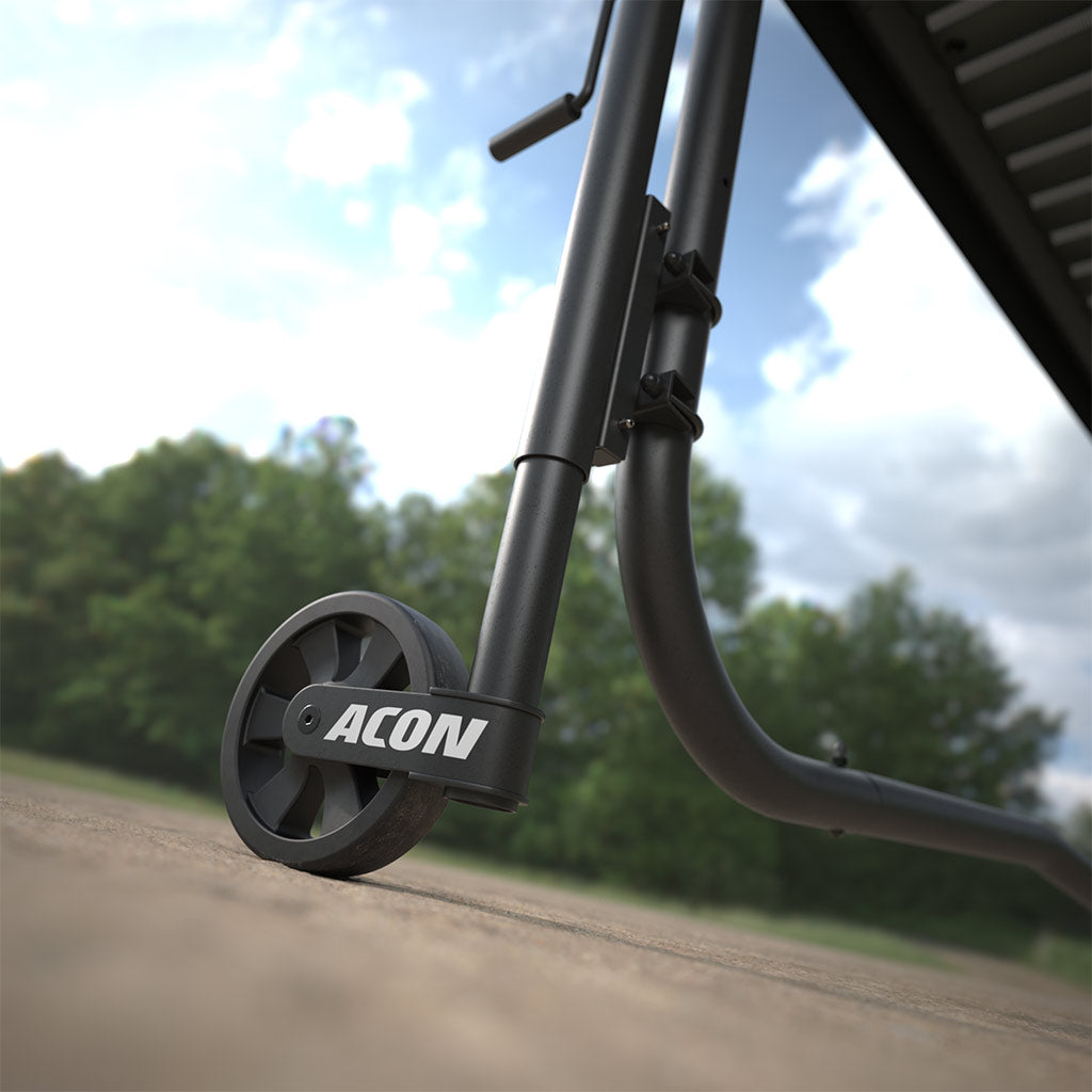 Ein fokussiertes Bild von eingerasteten und einsatzbereiten Acon Trampolinrädern.